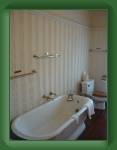 53 Room 1 antique bathtub * 1200 x 1600 * (351KB)